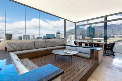 Luxe V&A Marina Penthouse with Terrace - image 15