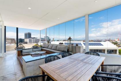 Luxe V&A Marina Penthouse with Terrace - image 20