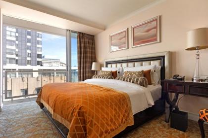 Taj Cape Town - Residence 805 & 905 let out privately - huge suite with kitchenette - image 16