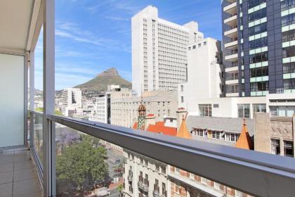 Taj Cape Town - Residence 805 & 905 let out privately - huge suite with kitchenette - image 20