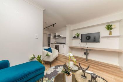 Colourful and Cosy Studio Apartment in Newlands - image 14