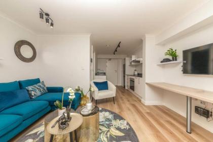Colourful and Cosy Studio Apartment in Newlands - image 15