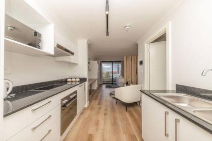 Colourful and Cosy Studio Apartment in Newlands - image 16