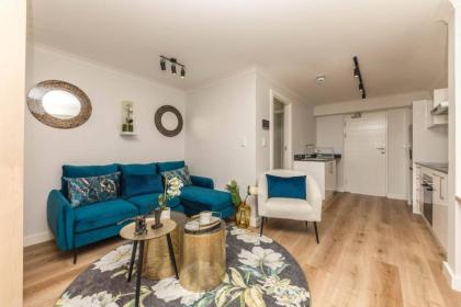 Colourful and Cosy Studio Apartment in Newlands - image 17