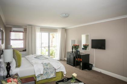 Bantry Bay Suite Hotel - image 10