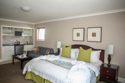 Bantry Bay Suite Hotel - image 11