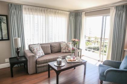 Bantry Bay Suite Hotel - image 16