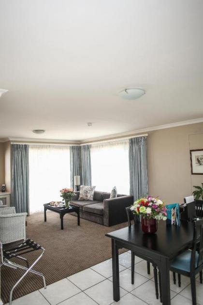 Bantry Bay Suite Hotel - image 20