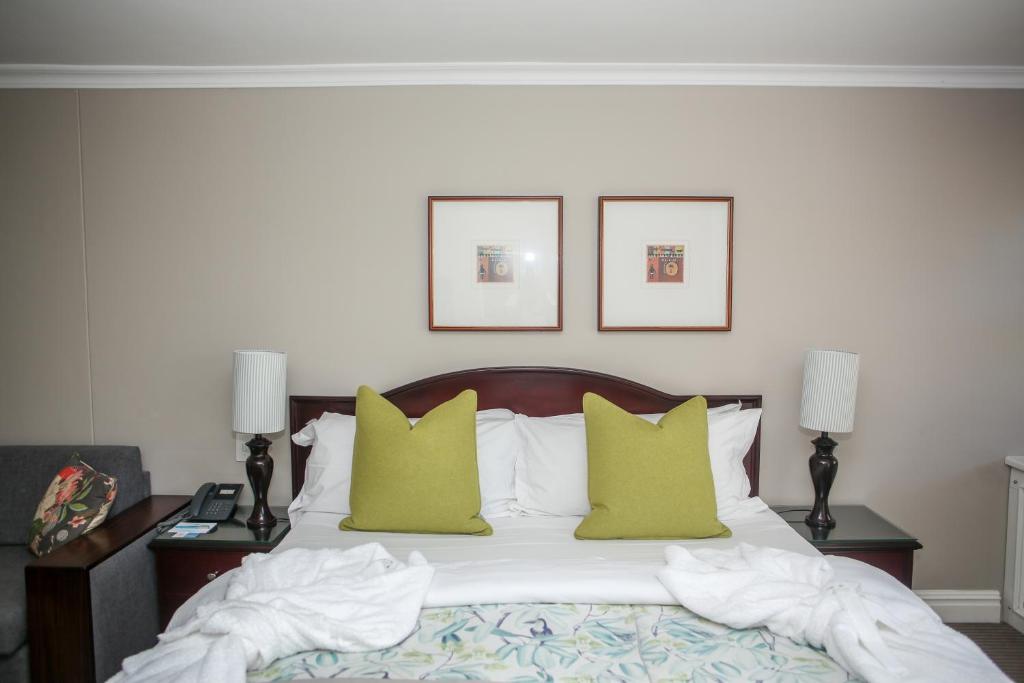 Bantry Bay Suite Hotel - image 7