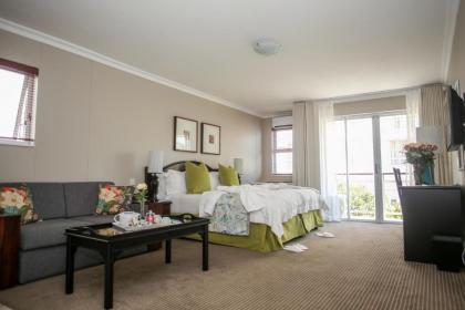 Bantry Bay Suite Hotel - image 8