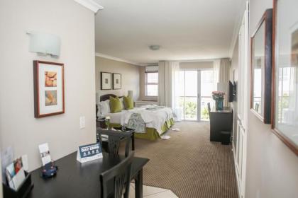 Bantry Bay Suite Hotel - image 9