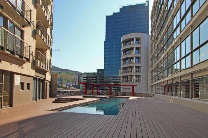 Full Power long stay rates walk to V&A Waterfront fibre WIFI gym & pool - image 11