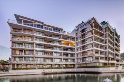 Canal Quays Apartments - image 1