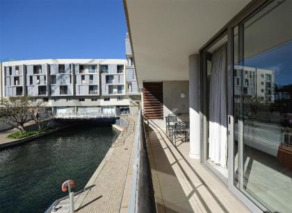 Canal Quays Apartments - image 4