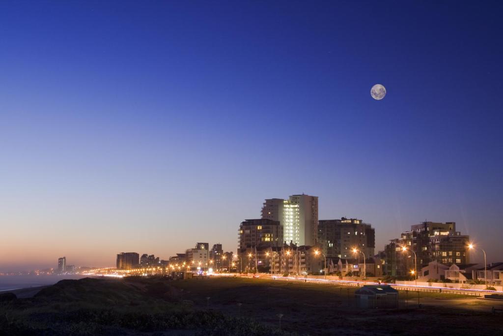 Cape Town Beachfront Accommodation in Blouberg - main image