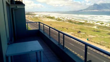 Cape Town Beachfront Accommodation in Blouberg - image 14