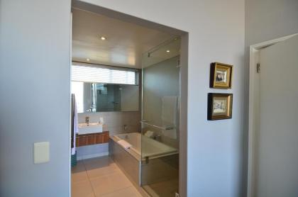 410 & 214 Harbour Bridge Luxury Apartements - image 5