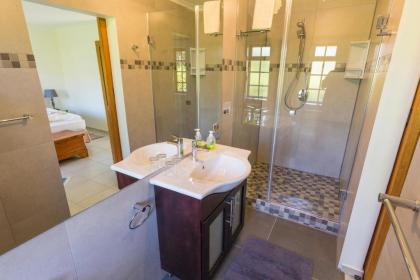 Hout Bay Lodge - image 4