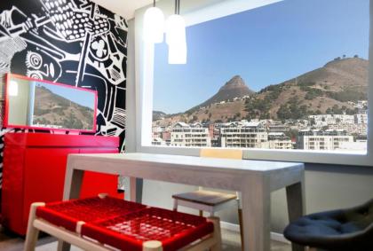 Radisson RED Hotel V&A Waterfront Cape Town - image 4