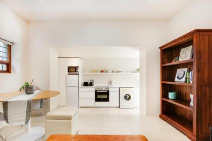 Cheviot Place Garden Apartment with Private Entrance - image 10