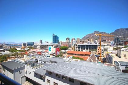 Luxe Penthouse with Private Rooftop Pool Deck & Panoramic Views - image 15