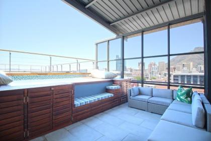 Luxe Penthouse with Private Rooftop Pool Deck & Panoramic Views - image 2