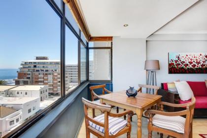 Backup-Powered Bantry Bay View 2 Bed Apartment - image 10