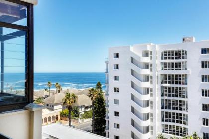 Backup-Powered Bantry Bay View 2 Bed Apartment - image 4