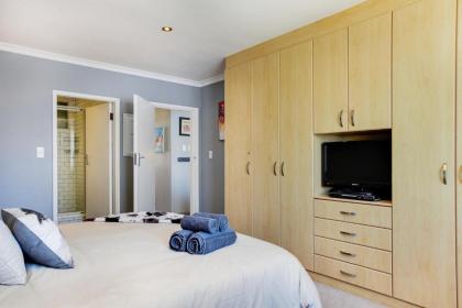 Backup-Powered Bantry Bay View 2 Bed Apartment - image 9