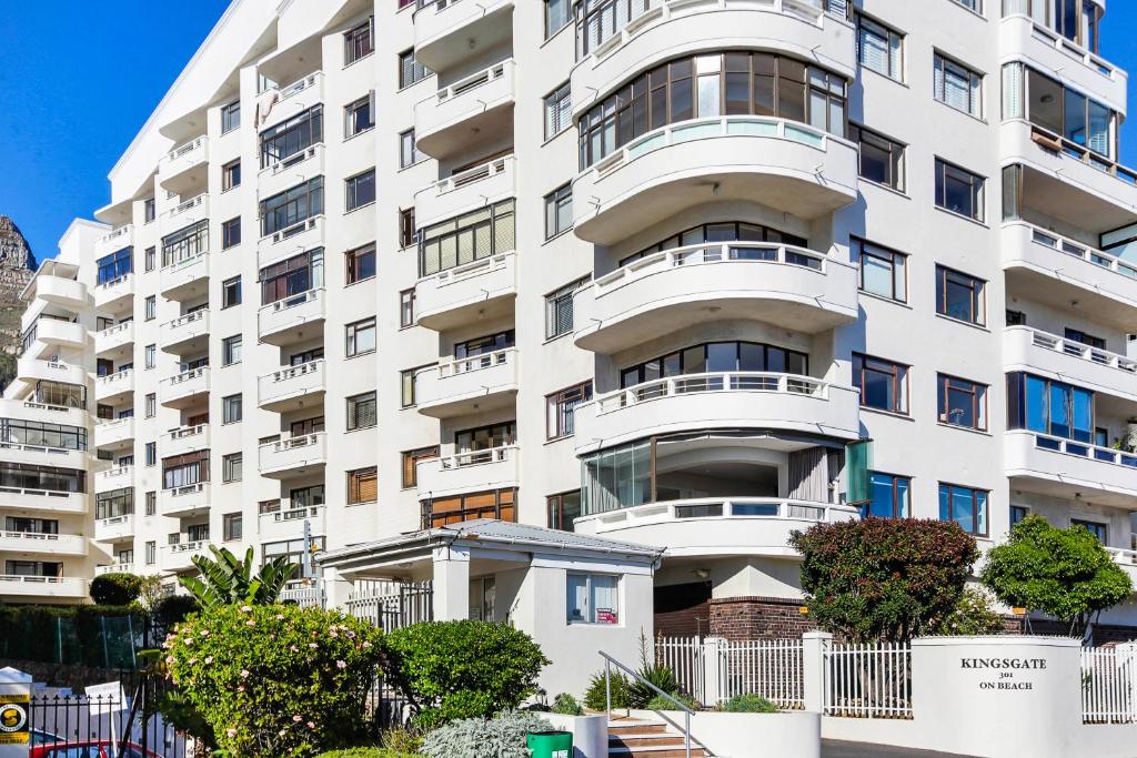 Backup Powered Sea View Apartment on the Promenade - image 4