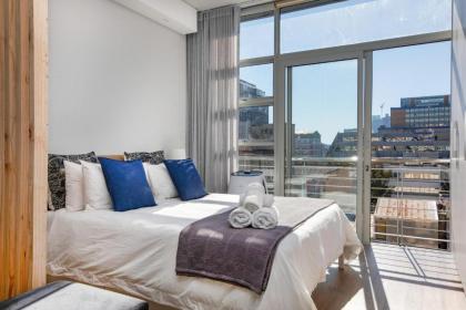 Backup-Powered Trendy Apartment at Table Mountain - image 17