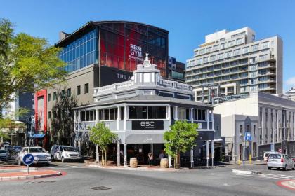 Backup-Powered Trendy Apartment at Table Mountain - image 4