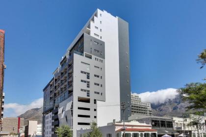 Backup-Powered Trendy Apartment at Table Mountain - image 5