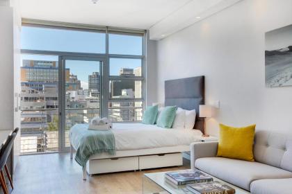 Backup-Powered Luxury NY City Apartment near Table Mountain - image 10