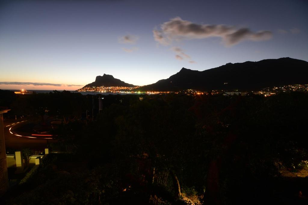 dk villas 1 Harbour View Hout Bay - image 4