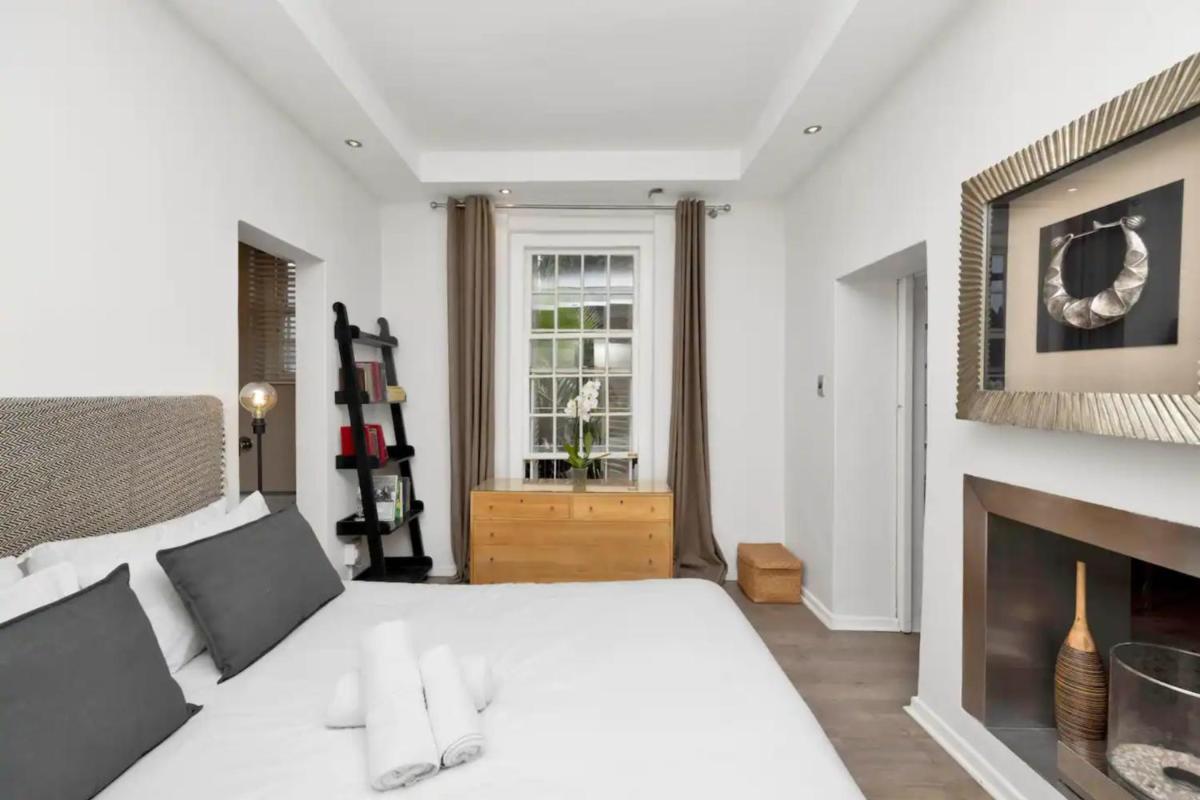 Charming Townhouse in De Waterkant - image 3