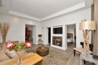 Charming Townhouse in De Waterkant - image 8