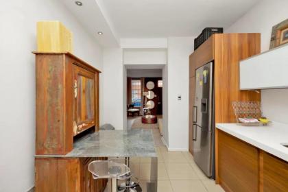 Charming Townhouse in De Waterkant - image 9