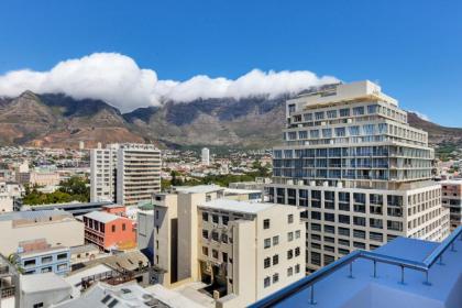 Backup-Powered Urban Sanctuary near Table Mountain - image 20