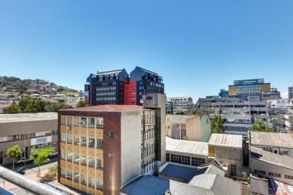 Backup-Powered Urban Sanctuary near Table Mountain - image 8