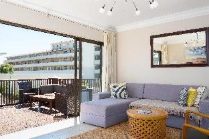 Sunny Sea Point Apartment with Private Balcony - image 15