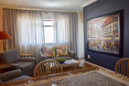 Vibrant and Safe 2 Bedroom Apartment - image 9