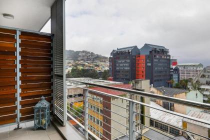 Backup-Powered Stylish Central Apartment near Table Mountain - image 19