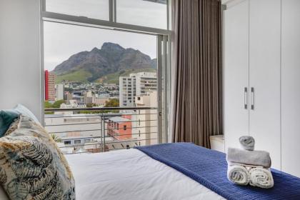 Elegant Modern Apartment near Table Mountain - image 13