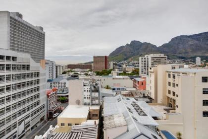 Elegant Modern Apartment near Table Mountain - image 19