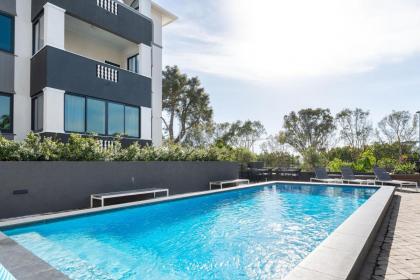 Edgy Green Point Pad  Balcony  Parking  Pool - image 13