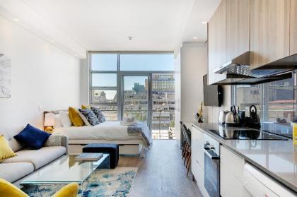 Trendy New York Style Apartment at Table Mountain - image 2