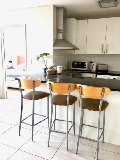 1 Bedroom Apartment in the Heart of Cape Town - image 2