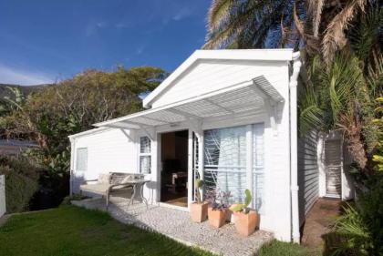 Cosy Clifton Fourth Cottage  Steps from the Beach - image 4