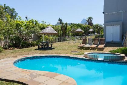 Two Bedroom Apartment  Pool  Netflix  Sea Views - image 5